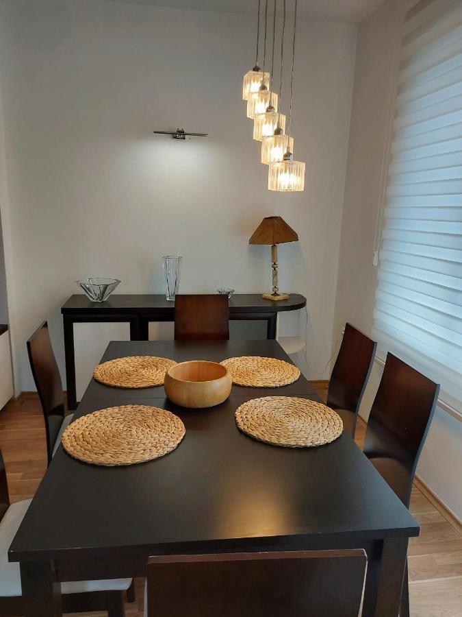 Makabo-Apartment In House Szkopje Kültér fotó