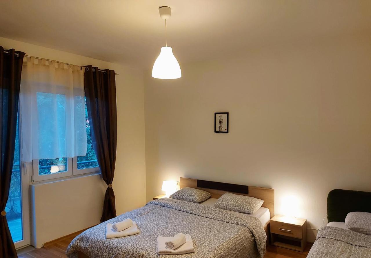 Makabo-Apartment In House Szkopje Kültér fotó